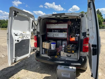 Camionnette service portes ouvertes